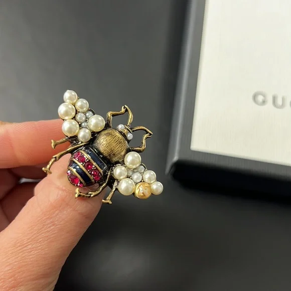 Gucci Bee Crystal & Pearl Ring - Picture 3 of 4